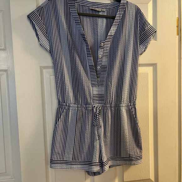 Vineyard vines seersucker romper - Picture 3 of 6